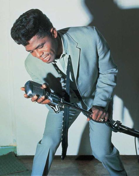 James Brown working the microphone (1960s). - Imgur Planet Magic, Urban Utopia, Richard Johnson, Dark Wave, Vampire Series, Rock N’roll, Black Music, James Brown, Victor Hugo