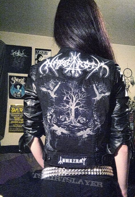 BLOODBATHORY's Folk / Atmospheric Black Metal Battle Vest Metal Battle Vest, Metalhead Girl Outfits, Black Metal Fashion, Atmospheric Black Metal, Metalhead Fashion, Battle Vest, Metal Outfit, Metalhead Girl, Black Metal Girl