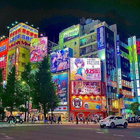 🌆 Akihabara in Tokyo is the shopping place for anime and manga lovers. 🇯🇵🏙 Known as the center of Japan’s otaku culture, this district is jam-packed with stores dedicated to anime, video games, and collectibles. 🏬 😎 Japan Akihabara Aesthetic, Japan Manga Store, Japan Anime Store, Tokyo Anime Aesthetic, Akihabara Aesthetic, Japan Places Aesthetic, Japan Culture Aesthetic, Tokyo Astethic, Bright Places Aesthetic