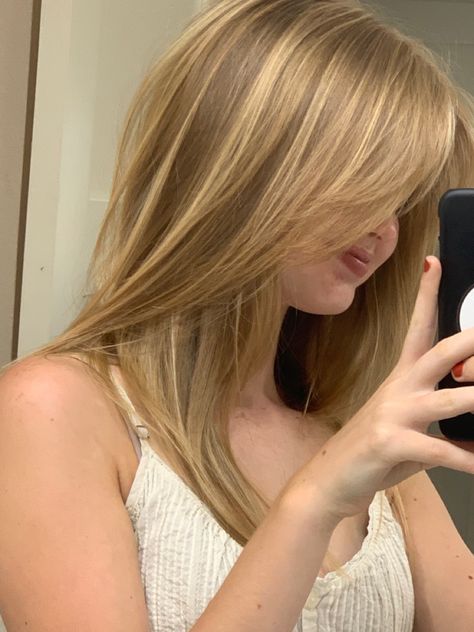 Lob Hairstyles, Straight Lob Haircut, Straight Lob, Golden Blonde Hair, Hair Streaks, Honey Blonde Hair, Dark Blonde Hair, Lob Haircut, Blonde Hair Inspiration