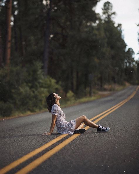 On The Road Photoshoot, Poses For Road Pictures, In The Road Photoshoot, Road Poses Photography, Road Pictures Ideas Photo Shoot, Middle Of The Road Photoshoot, Poses On Road, Road Photoshoot Ideas, Road Trip Photo Ideas