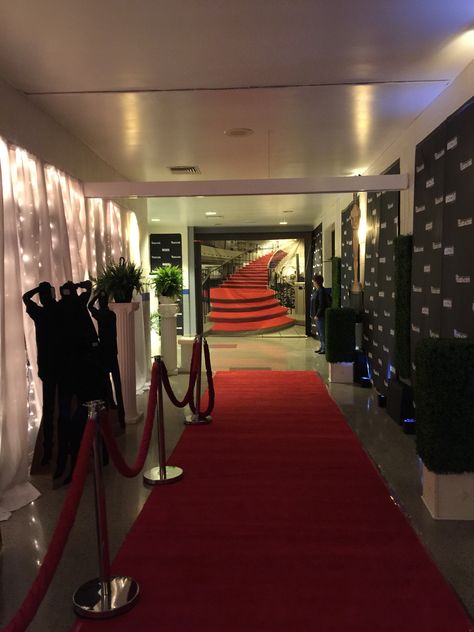 Ballon Dor Red Carpet, Met Gala Themed Sweet 16, Paparazzi Theme Party Ideas, Prom Red Carpet Decorations, Metgala Theme Prom, Prom Location Ideas, Met Gala Homecoming Theme, Prom Event Ideas, Prom School Decoration