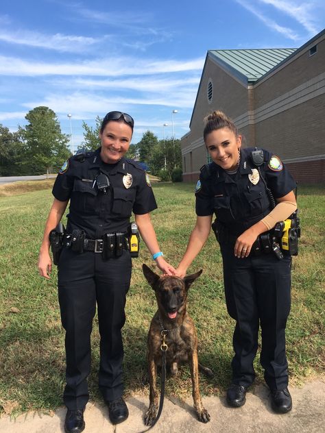 K9 Officer Aesthetic, Female Officer Aesthetic, Female Cop Aesthetic, Police Officer Hairstyles Women, Female Police Officer Aesthetic, Female Cop Art, Police Officer Women, Women Police Officers, Cyberpunk Police