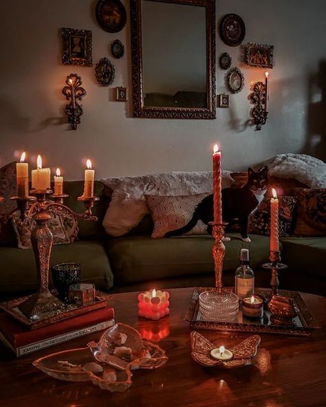 Cozy Maximalism, Dark Home Decor, Dark Home, Apartment Decor Inspiration, Pretty Room, Dreamy Room, Dream Room Inspiration, Dream Apartment, My Coffee