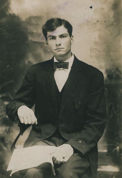 Portraits of Guys From 1880s | guys portrait photos portrait male portraits photos psychickenneth ... Portraits Men, Victorian Men, Victorian Man, Vintage Gentleman, Portrait Vintage, Fashion Portraits, Old Photography, Call Of Cthulhu, Foto Vintage