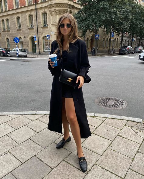 This Easy Look is Perfect for Early Fall Loafers And Dress Outfit, Loafer Outfits Women, Dress With Loafers, Gucci Loafers Outfit, Classic Chic Outfits, Black Loafers Outfit, Loafers Outfit, Early Fall Outfit, Minimal Outfit