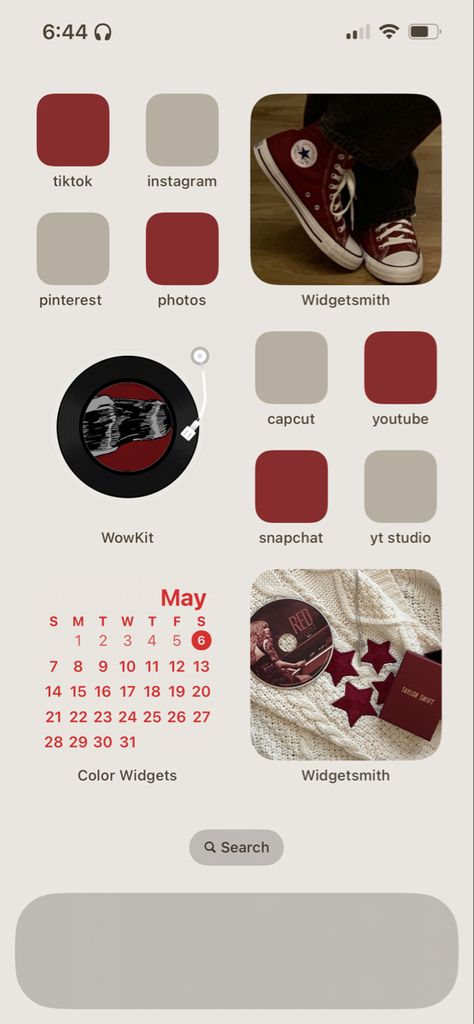 Red Star Homescreen, Iphone 12 Red Wallpaper, Wine Red Homescreen, Red Phone Screen Aesthetic, Cream And Red Homescreen, Red Iphone Widget Aesthetic, Phone Cases That Look Good With Red Phones, Dark Red Homescreen Ideas, Iphone App Layout Red