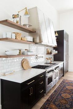 tips for cleaning your home fast Dapur Rustic, White Subway Tile Kitchen, Modern Farmhouse Kitchen Cabinets, Modern Farmhouse Kitchen Decor, Kabinet Dapur, Modern Mountain Home, Farmhouse Kitchen Cabinets, White Kitchen Design, Smart Kitchen