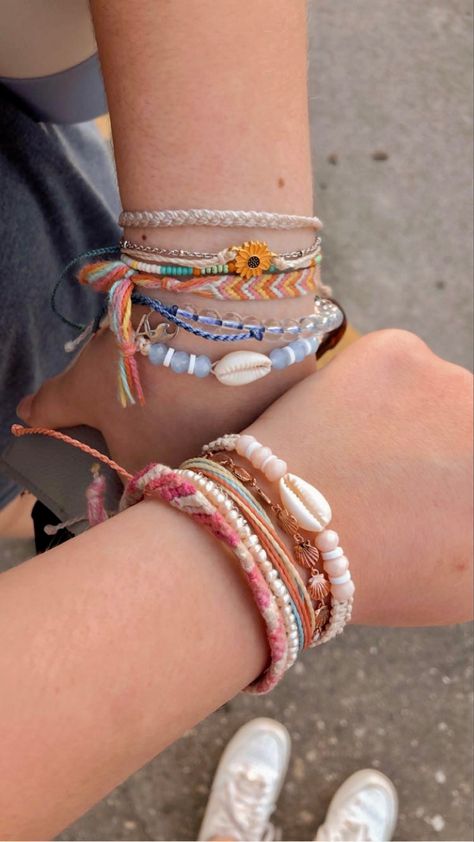 Bracelets Preppy, Different Bracelets, Kalung Manik-manik, Surf Jewelry, Gelang Manik-manik, Preppy Jewelry, Estilo Hippie, Pola Gelang, Gelang Manik