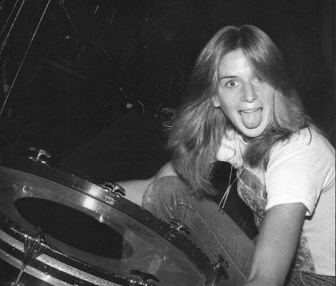 Sandy West Sandy West 70s, Rockabilly Guitar, Drums Girl, Girl Drummer, Sandy West, Female Drummer, The Runaways, Women Of Rock, Riot Grrrl