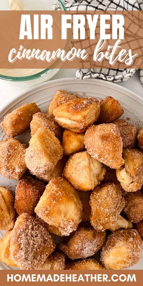 Essen, Donuts From Canned Biscuits, Air Fry Donuts, Cinnamon Sugar Donut Holes, Cinnamon Bites, Air Fryer Donuts, Cinnamon Sugar Recipes, Donut Hole Recipe, Air Fryer Recipes Dessert