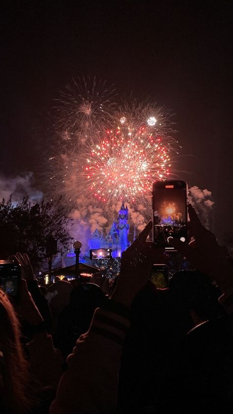 Disney World New Years Eve, Disney New Years, Disney New Years Eve, Disneyland Fireworks, Disney New Year, Firework Show, Disney Fireworks, Happy Stuff, Fire Works