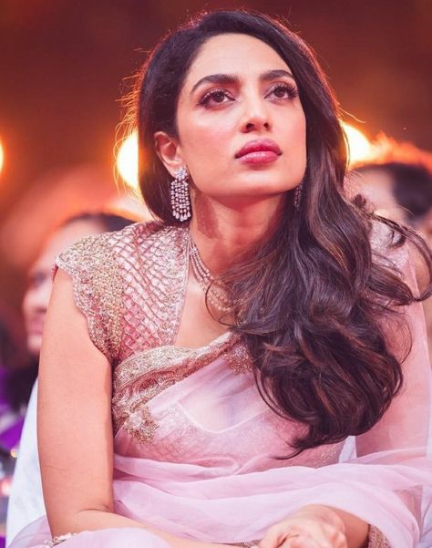 Sobhita Dhulipala, Septum Nose Rings, Septum Nose, Hd Images, Cap Sleeves, Nose Ring, Saree