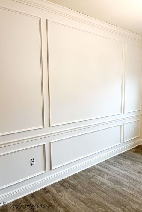 Picture Frame Molding Bedroom, Diy Picture Frame Molding, Deco Tv, Wall Molding Design, Diy Picture Frame, Living Room Panelling, Wainscoting Styles, Room Wall Decor Ideas, Picture Molding