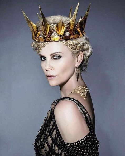 Top 40 Hottest Female Villains - Hood MWR Female Villain Costumes, Xenia Onatopp, Victoria Grayson, Madison Lee, Queen Ravenna, Alexis Carrington, Women Villains, Snow White And The Huntsman, Movie Villains