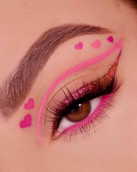 Graphic Pink Eyeliner, Eye Makeup Liner, Pink Eyeliner Looks, Pink Graphic Liner, Valentines Looks, Lip Makeup Ideas, Raspberry Punch, Glisten Cosmetics, Day Eye Makeup