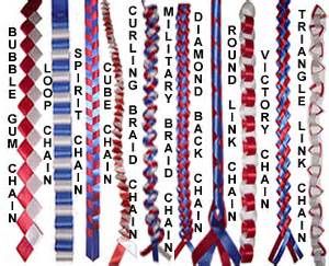 different homecoming mum braids, the Military braid I would like due with… Texas Mums, Homecoming Mums Senior, Texas Homecoming Mums, Homecoming Corsage, Football Mums, Homecoming Garter, Floral Design Classes, Ribbon Ideas, Football Homecoming