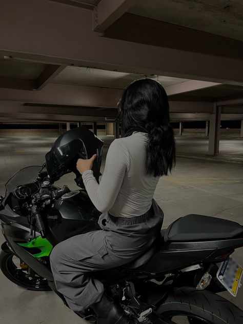 kawi kawasaki biker girl ninja 400 motorcycle Motorcycle Ninja 400, Ninja 400 Aesthetic, Motercyle Girl, Biker Girl Aesthetic Icon, Motorcycle Woman Aesthetic, Kawasaki Ninja Aesthetic, Biker Woman Aesthetic, Female Biker Aesthetic, Moto Girl Aesthetic