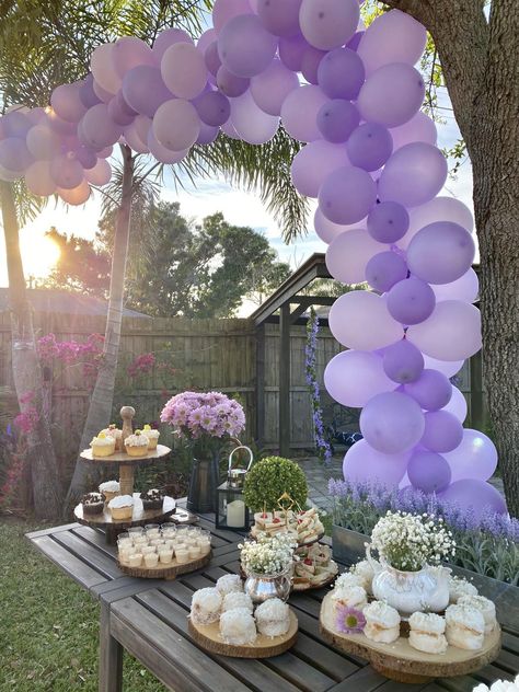 Lavender And White Balloons, Pastel Backyard Party, Baloon Decorations Lavender, Lavender Theme Wedding Decor, Lavander Decoration Party, Lavender And White Decorations, Lavender And White Balloon Arch, Lavender Party Theme Table Settings, Lilac And Green Birthday Party Ideas