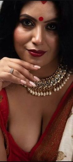 Maya Model, Swetha Menon, Angels Beauty, Henna Body Art, Deepika Padukone Style, Indian Photoshoot, Beauty Face Women, Beautiful Dresses Short, Beautiful Photoshoot