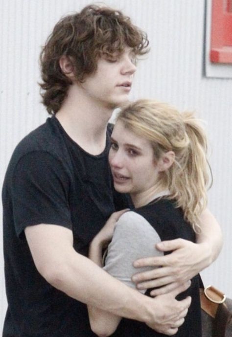 Evan and Emma Pair Pfp Couple, Pfp Couple Cute, American Horror Story Emma Roberts, Evan And Emma, Evan Peters Emma Roberts, Pair Pfp, Ahs Characters, Divorced Parents, Pfp Couple