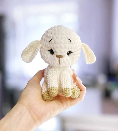 Amigurumi Cute Lamb Free Pattern - Free Amigurumi Crochet Lamb Pattern, Batman Amigurumi, Crochet Mignon, Amigurumi Minta, Crochet Sheep, Cute Lamb, Crochet Toys Free, Crochet Panda, Crochet Patron