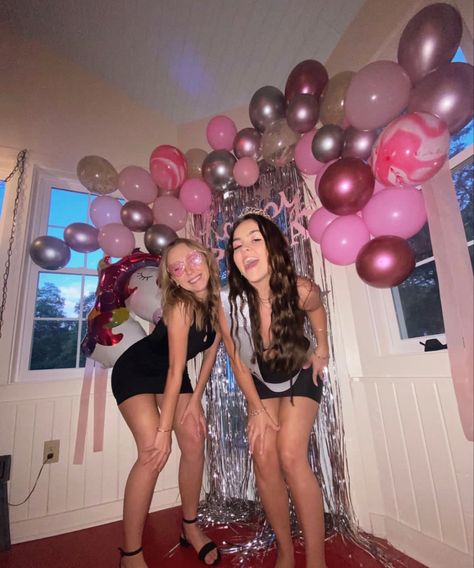 Trendy Birthday Ideas, Birthday Party Pictures Aesthetic, Pink Birthday Party Photoshoot, 13 Pink Birthday Party, Teenage Birthday Party Decorations, Picture Wall Birthday Party, Pink Party Photo Wall, 14tg Birthday Party Ideas, Pretty In Pink Birthday Party Decorations