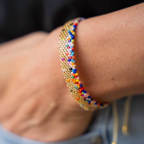 a close up of a person wearing a bracelet Gem Duo Bead Patterns, Seed Bead Weaving Patterns, Brick Bead Patterns, Seed Bead Rings Tutorial, Tila Jewelry, Delica Patterns, Jewel Crafts, Miyuki Tila Bracelet, Beading Bracelets