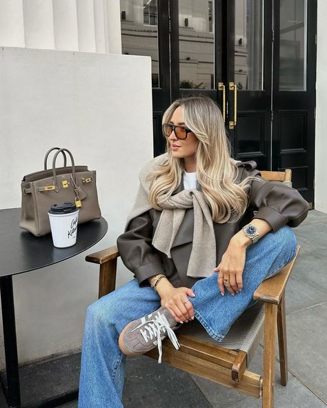 Chic neutral outfit with Hermes Birkin bag and brown suede Adidas Spezial sneakers Beige Shoes Outfit, Beige Bag Outfit, Brown Shoes Outfit, Freya Killin, Adidas Sneakers Outfit, Adidas Gazelle Outfit, Spring Office Outfits, Smart Casual Women Outfits, Look Adidas