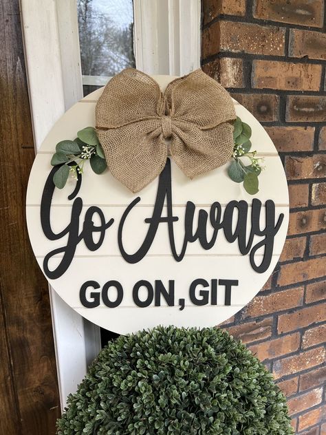 Decor Day Sleeper Sign Front Doors, Upcycling, Snarky Welcome Signs, Homemade Door Signs, Front Door Sign Ideas, Go Away Door Sign, Funny Door Hangers, Go Away Sign, Funny Door Signs