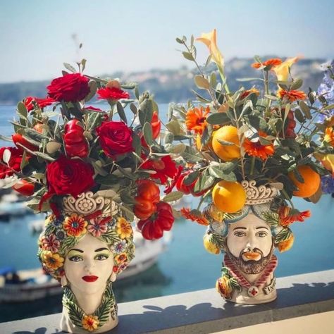 Decorations With Flowers, Sicilian Pottery, Sicilian Decor, Sicilian Wedding, The 4 Seasons, Sicily Wedding, Italian Party, Mediterranean Wedding, Keramik Design