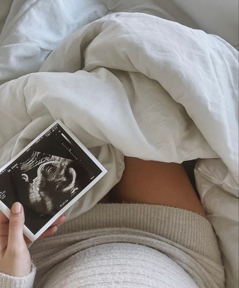 Accidental Pregnancy, Pregnancy Ultrasound, Cute Pregnancy Pictures, Pregnancy Belly Photos, Baby Vision, Baby Ultrasound, Belly Photos, Pregnancy Bump, Teen Pregnancy