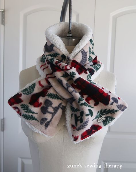 Quick and easy to make pull-through scarf using fleece and sherpa fabrics Neck Scarf Pattern Sewing, Tela, Sew Scarf Diy, Keyhole Scarf Sewing Pattern, Fleece Keyhole Scarf Pattern Free, Keyhole Scarf Pattern Free, Fleece Scarf Pattern, Sew Scarf, Easy Things To Sew