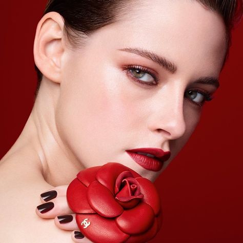 Kristen Stewart Chanel Rouge Allure Camelia Campaign | Fashion Gone Rogue Chanel Makeup Looks, Camelia Chanel, Kristen Stewart Chanel, Unique Lipstick, Chanel 2020, Chanel Rouge, Chanel Store, Campaign Fashion, Chanel Beauty