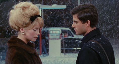 The Umbrellas Of Cherbourg, New Wave Cinema, Umbrellas Of Cherbourg, Jacques Demy, Damien Chazelle, Райан Гослинг, French New Wave, Old Hollywood Movies, Septième Art