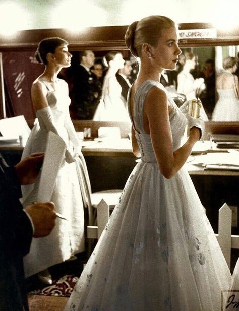 Audrey Hepburn Oscar, Audrey Hepburn Wedding, Grace Kelly Dresses, Grace Kelly Wedding Dress, Audrey Hepburn Dress, Grace Kelly Wedding, Grace Kelly Style, Oscar Fashion, Princess Grace Kelly