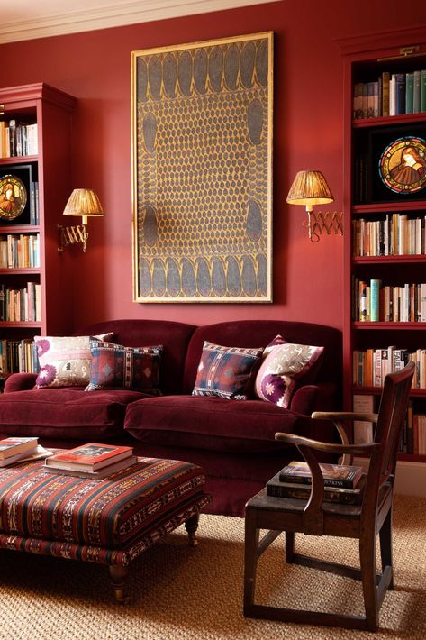 Wimbledon Apartment • Sibyl Colefax & John Fowler Moody House, English Interior Design, Modern English Country, Color House, Red Living, English Interior, Country House Interior, Living Room Red, Address Book