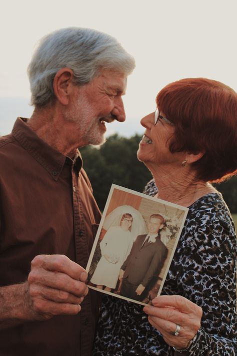 Romantic Older Couple Photoshoot, Poses For Grandparents, Anniversary Photo Shoot Ideas Older Couple, Couple Poses Old People, Fun Older Couple Photoshoot, Poses For Middle Age Couples, Elder Photography Couples, Old Couple Anniversary Photos, 50 Year Anniversary Photo Shoot