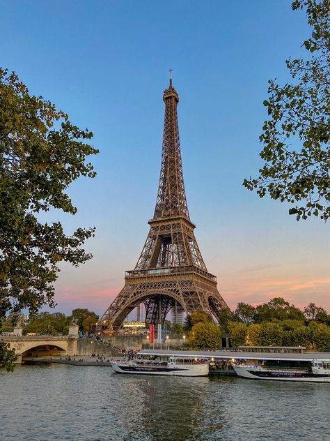 Torre Eiffel Aesthetic, Two Days In Paris, Paris Torre Eiffel, Effiel Tower, Eiffel Tower Photography, France Aesthetic, Paris Dream, Paris Vibes, Paris Wallpaper