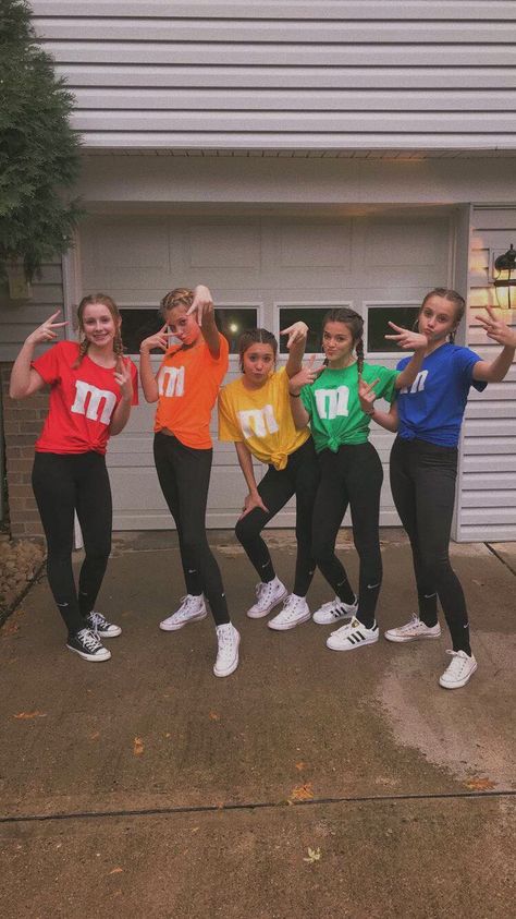 Halloween Costumes For Bffs, Diy Group Halloween Costumes, Meme Costume, Best Group Halloween Costumes, Kostum Halloween, Kostuum Halloween, Halloween Camping, Cute Group Halloween Costumes, Friend Costumes