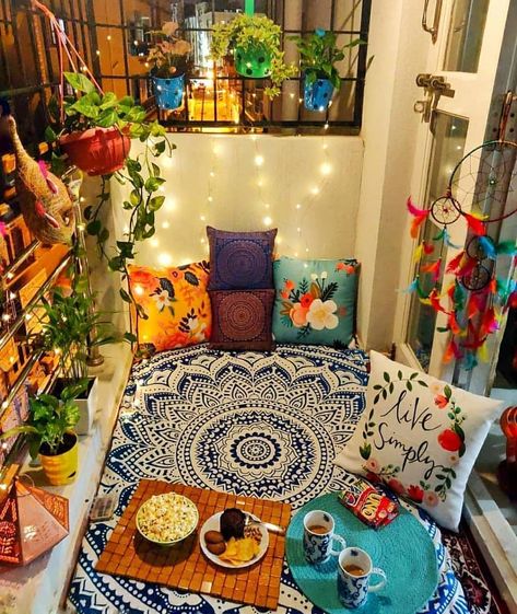 Diy Outdoor Ideas, Colorful Room Decor, Indian Room Decor, Indian Bedroom Decor, Easy Room Decor, Colourful Living Room Decor, India Home Decor, Ethnic Home Decor, Pinterest Room Decor