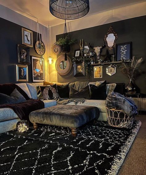 Maximalism, Goth Living Room, Dark Living Rooms, Dark Home Decor, Goth Home Decor, Dark Home, Hus Inspiration, Apartment Decor Inspiration, Home Decor Living Room