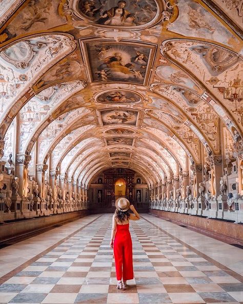 What an amazing hall in Munich Residence❤️😍 make sure to save this post, you should definitely visit it💃 Munich Germany Travel, Visit Munich, Travel Home Decor, Germany Photography, Travel Home, Travel Humor, Fall Travel, Munich Germany, Photography Travel