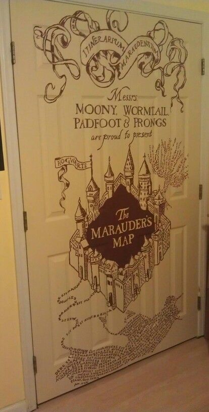 My Marauders Map doors I painted. Just project the image onto the doors and paint away! Harry Potter Kids Room, Baby Harry Potter, Harry Potter Bathroom, Harry Potter Bedroom Decor, Kids Bedroom Accessories, Citate Harry Potter, Stile Harry Potter, Glume Harry Potter, Harry Potter Nursery