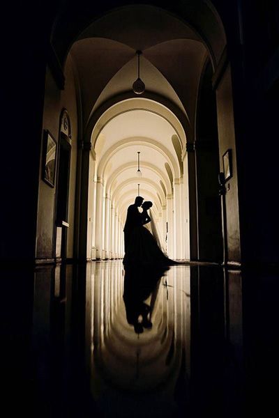 Wedding Boudreaux Photoshoot, Bride And Groom Silhouette, Creative Wedding Photo, Wedding Photo Gallery, Bridal Guide, Romantic Wedding Photos, Poses Photo, Foto Tips, Foto Poses