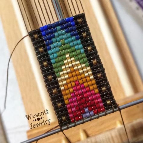 Free Bead Loom Pattern – Rainbow Chevron Ombre with Border – Wescott Jewelry Pola Manik, Bead Loom Designs, Loom Jewelry, Bead Loom Pattern, Loom Bracelet Patterns, Beading Patterns Free, Loom Pattern, Bead Weaving Patterns, Bead Loom Bracelets