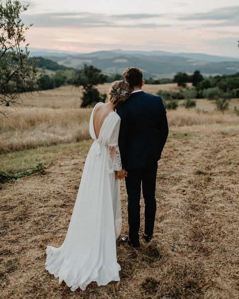 Elopement Photography Poses, Wedding Pictures Inspiration, Large Wedding Party Photos, Bridal Portraits Poses, Wedding Photo List, Wedding Photography Bridal Party, Wedding Portrait Poses, Bridal Photography Poses, Bride Groom Photos