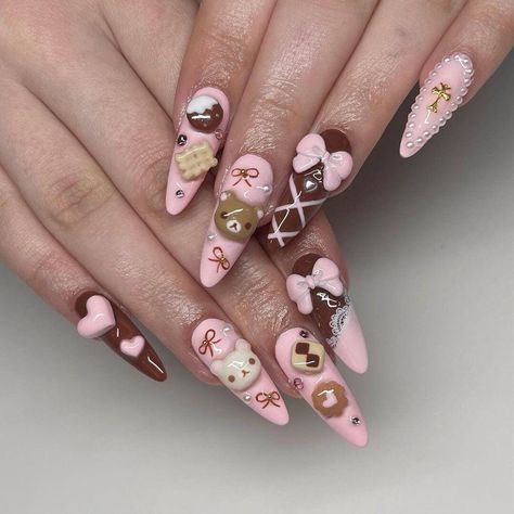 🍫🎀 Kawaii Bear & Chocolate Press-On Nails 🎀🍫 🌸 Indulge in Sweetness with Our Kawaii 3D Press-On Nail Set! 🌸 Step into a world of cuteness with these Kawaii Bear & Chocolate Press-On Nails! This adorable nail set features a delightful mix of pink and brown tones, adorned with 3D bear faces, bows, and sweet treats that look good enough to eat! Perfect for anyone who loves all things kawaii and wants to add a touch of sweetness to their look. Whether you're heading to a special event or just Rilakkuma Nails, Cute Kawaii Bear, Design Acrylic Nails, Bear Chocolate, Kawaii Bear, Nails 3d, Korean Nails, Chocolate Design, Really Cute Nails