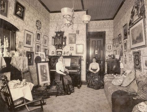 Victorian Interiors, Edwardian Living Room, Victorian Rooms, Victorian House Interiors, Victorian Parlor, Victorian Life, Victorian Interior, Victorian Photos, Victorian Furniture