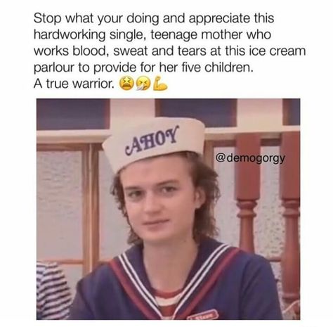 More Mom Steve posts are coming! Steve Babysitter, Stranger Things Mom, Stranger Things Premiere, Watch Stranger Things, Stranger Things Kids, Stranger Things Steve, Stranger Things Have Happened, Mom Memes, Joe Keery